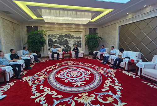 1591574964587223.jpg 04隴南(nán)市(shì)委副書(shū)記、市(shì)長(cháng)崔景瑜與蔣董進行(xíng)交流.jpg