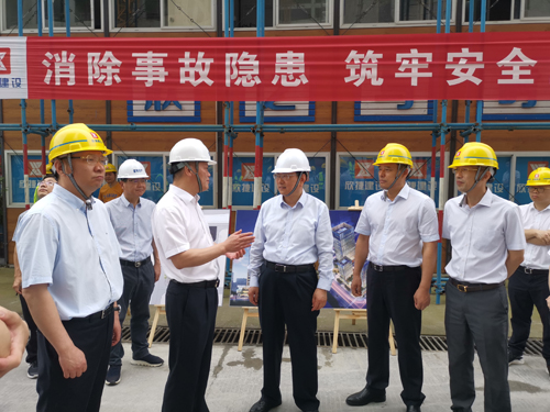 1592182672128911.jpg 裘市(shì)長(cháng)視(shì)察指導工(gōng)作(zuò)02.jpg