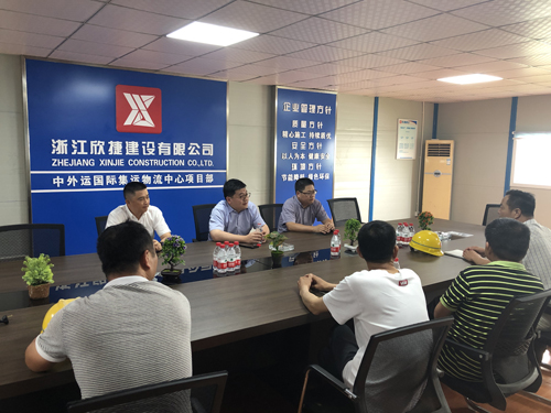 1593565660758387.jpg 朱總赴工(gōng)地(dì)慰問(wèn)02.jpg