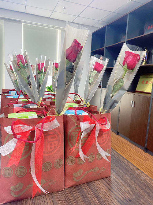 02  女(nǚ)員(yuán)工(gōng)節日(rì)福利2.jpg