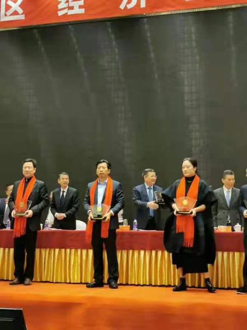 04  張董榮獲“金(jīn)雁獎1.jpg