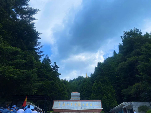 1624839134164040.jpg 02 瞻仰井岡山(shān)革命烈士陵園.jpg