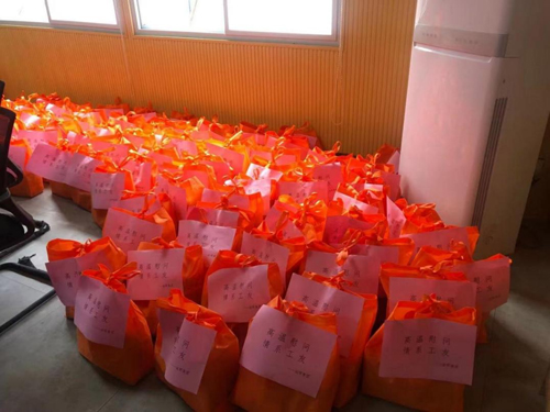 03 發放(fàng)防暑降溫物(wù)資-2.jpg