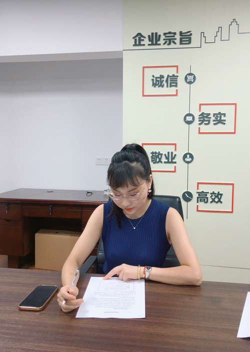 05  财務部副經理(lǐ)胡雪(xuě)菲做(zuò)監管賬戶工(gōng)資發放(fàng)培訓.jpg