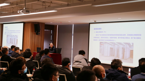 1641518142202107.jpg 翁總講課.jpg