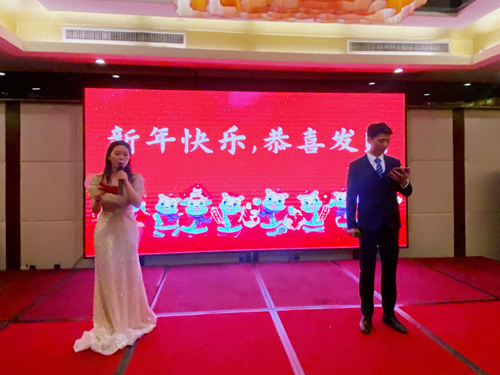 1  主持人(rén)開(kāi)場(chǎng).jpg