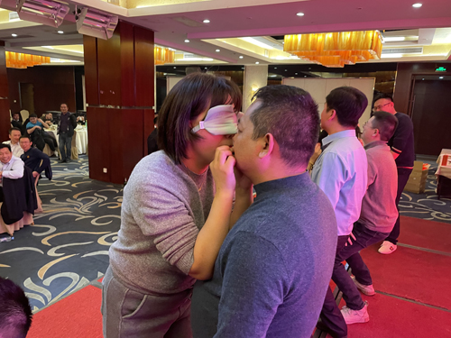 06  遊戲《眼罩與口紅(hóng)》.jpg