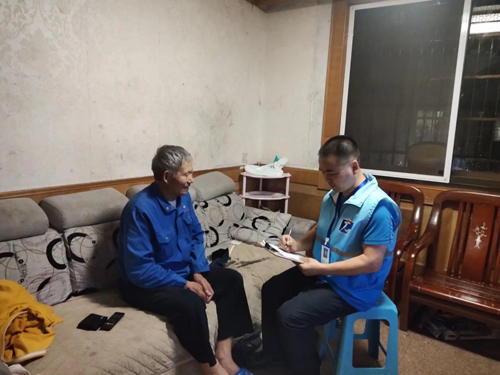 1658389733548138.jpg 05 虞騰峰入戶走訪中-1.jpg