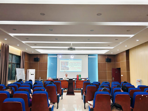 1683680412329542.jpg 06 劉海(hǎi)濤老(lǎo)師(shī)現(xiàn)場(chǎng)授課.jpg