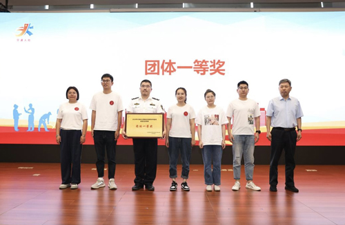 1687661093399037.jpg 05 上(shàng)台領獎-2.jpg