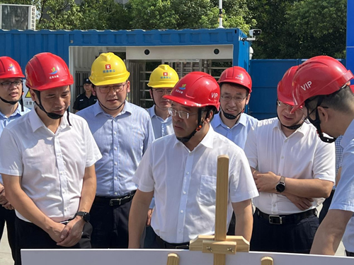 1692000226867260.jpg 桌面.jpg