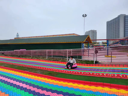 1714983389951682.jpg 08 遊園風(fēng)光(guāng)-2.jpg