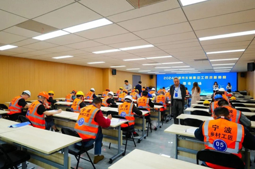 1714983877356993.jpg 05 理(lǐ)論考試現(xiàn)場(chǎng)-1.jpg