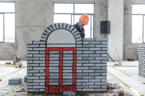 1714983917746482.jpg 09 砌築工(gōng)比賽實操現(xiàn)場(chǎng)-3.jpg